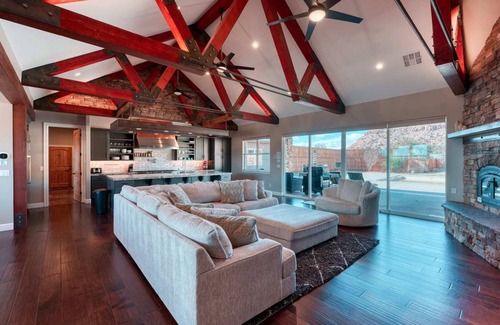 Kanab House | Dive Into Adventure, Large Luxury Family Home in Kanab with Pool, Slide, Hot Tub
