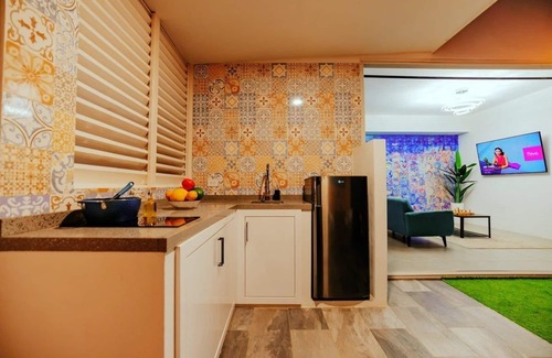 Oranjestad-West Hotel | Dive into Luxury: Private Pool & King Bed in Aruba