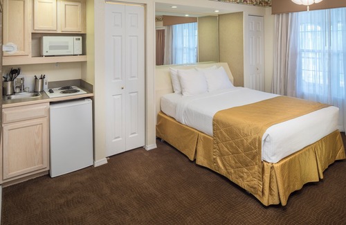 Table Rock Hotel | Dive Into Your Dream Vacation! Kitchen, Pool, Near Table Rock Dam