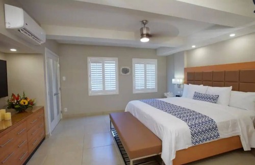 Oranjestad-West Resort | Divi Dutch Village ~ Pools ~ Beach Access ~ Onsite Dinning