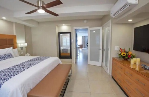 Oranjestad-West Resort | Divi Dutch Village ~ Pools ~ Beach Access ~ Onsite Dinning