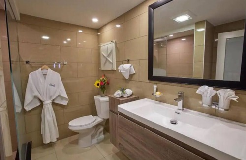 Oranjestad-West Resort | Divi Dutch Village ~ Pools ~ Beach Access ~ Onsite Dinning