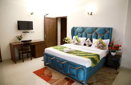 Saket Apartment | Divine India Service Apartment 3Bhk, 2B Saket