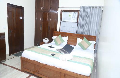Sarita Vihar Apartment | Divine India Service Apartment 3Bhk,B57 Sarita Vihar,Apollo