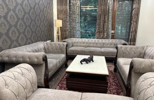 Saket Apartment | Divine India Service Apartment 3Bhk,J-223 Saket