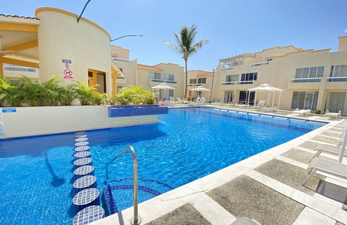 Granjas del Marques Apartment | Divino Loft Para Parejas con Alberca a 5 min de la Playa!