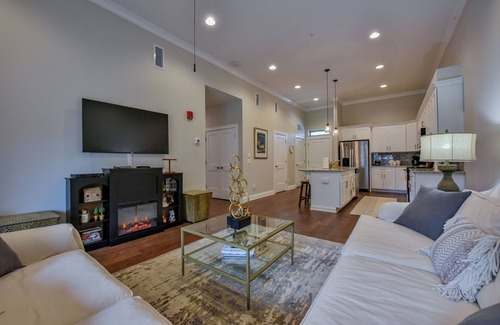 Tuscaloosa Condo | Dixieland Den - Book for Football Season and more!