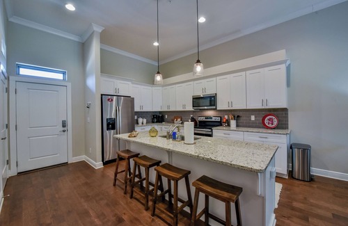 Tuscaloosa Condo | Dixieland Den - Book for Football Season and more!