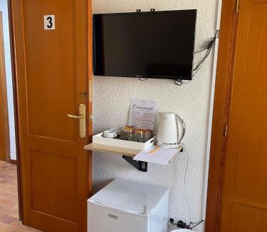 Ayora Bed & Breakfast | DJM Palms - Shared Casa Rural - Casa Rural Compartida - No es una casa privada