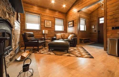 Preston House | DMR Cabin 3 | Two-Level | Max Capacity 5