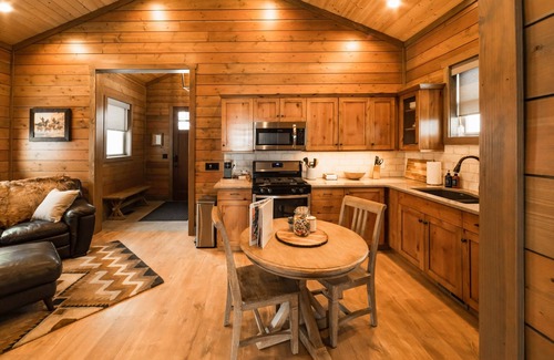 Preston House | DMR Cabin 3 | Two-Level | Max Capacity 5