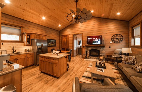 Preston House | DMR Cabin 4 | Two-Level | Max Capacity 16