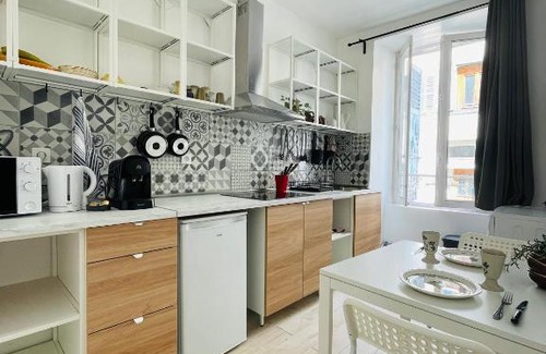 Thiers Apartment | DnN - Modern 1 BR, center Thiers - free Wifi and parking - near Lyon, Vichy, Clermont