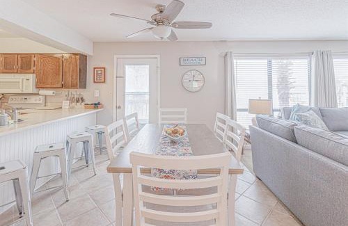 Navarre Beach Apartment | Do your dream beach vacation at Dune Dreams!