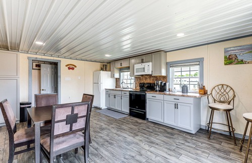 Avenue Cottage | Dock Access: Waterfront Cottage in Avenue!