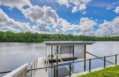 Old Town House | Dock and Screened Porch Suwannee River Retreat!