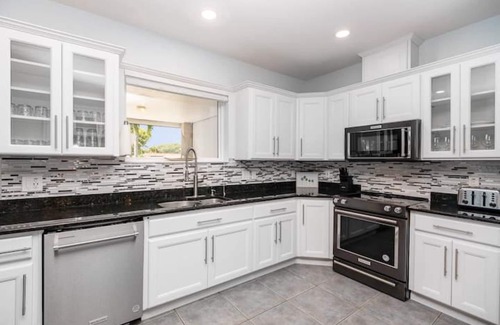 Cocoa Beach House | Dock, Kayaks, Pool, JACUZZI, ping pong, billiards, all beach gear, and more!