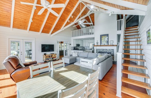 Groveoak House | Dock + Panoramic Views: Guntersville Lake Retreat!