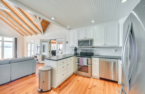 Groveoak House | Dock + Panoramic Views: Guntersville Lake Retreat!