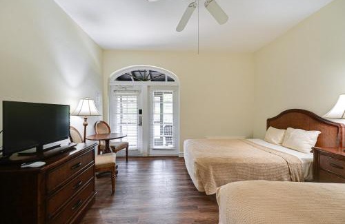 Naples Apartment | Dock, Pool and Tennis Courts Naples Resort Retreat!