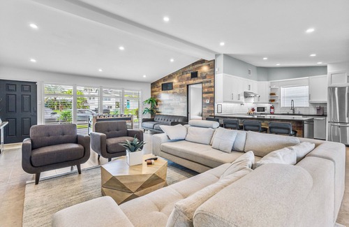 Lauderdale Isles House | Dockside Getaway: Waterfront Retreat with Kayaks & Golf Cart