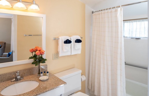 York Hotel | Dockside Guest Quarters & Restaurant
