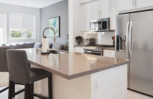 Central San Pedro House | Dockside · Modern Townhome w/Views, Theatre, All Amenities!