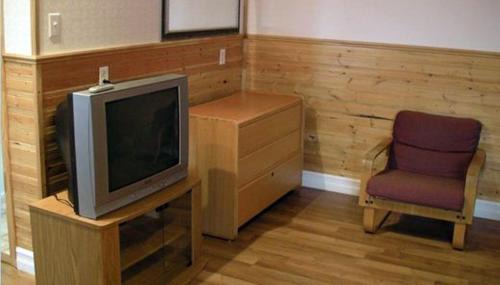 St. Barbe Hotel | Dockside Motel