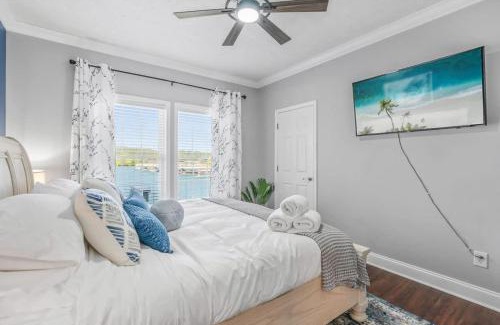 Six Mile House | DockTales - Panoramic Views & Private Dock