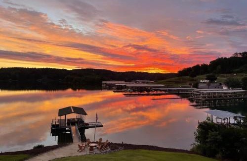 Six Mile House | DockTales - Panoramic Views & Private Dock