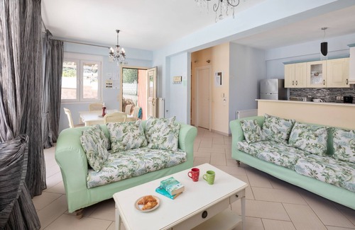 Kassiopi Villa | Doctors House: Private pool, Kassiopi centre, WiFi, A/C, sleeps 6