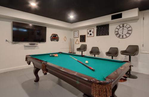 Oakhurst House | Doe Cabin Hot Tub/Playground/Game Room and more