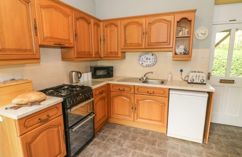 Ingleton Cottage | DOE FOOT COTTAGE, with a garden in Ingleton
