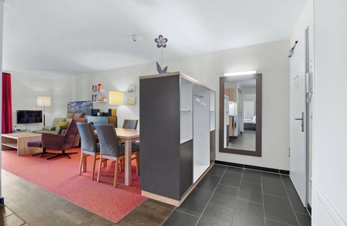 Wremen Apartment | Dog-friendly vacation apartment near the beach with sauna and balcony with beach chair -