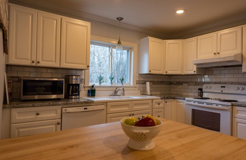 Cape Porpoise Cottage | Dog Friendly 3 BR Kennebunkport Cottage + Deck/BBQ