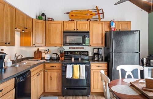 Basye Cabin | Dog Friendly 3BR/2BA with Loft and Mountain Views