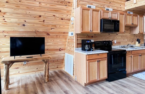 Newport Cabin | Dog-friendly A-frame cabin with loft, balcony, full kitchen, & washer/dryer