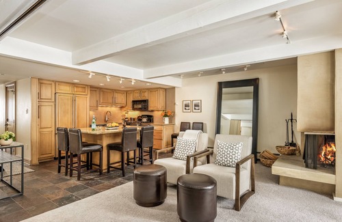 Aspen Condo | Dog Friendly Aspen Alps Condo walking distance to town with Pool