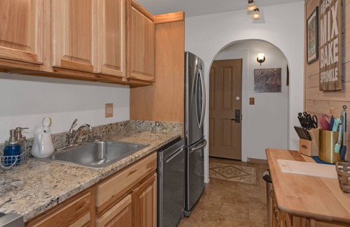 Bend Condo | Dog friendly at the Seventh Mountain Resort!