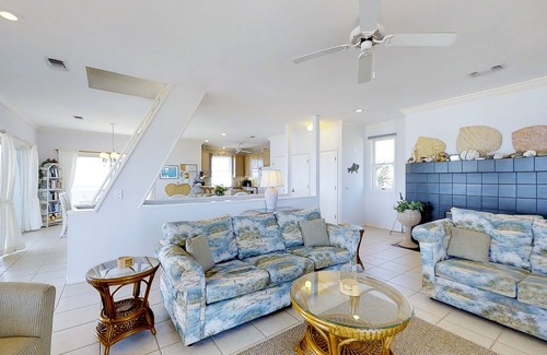 Treasure Beach Village House | Dog-friendly beachfront gem - community pool, tennis, washer/dryer, central AC