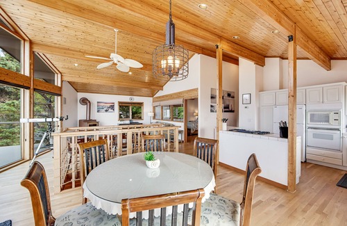 Gualala House | Dog-friendly beach house with private hot tub, indoor pool, WiFi & ocean views