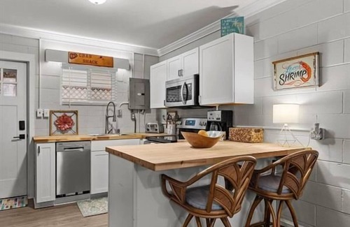 Emerald Isle House | Dog-Friendly Beach Bungalow – Unwind at Hatfield’s Hideaway