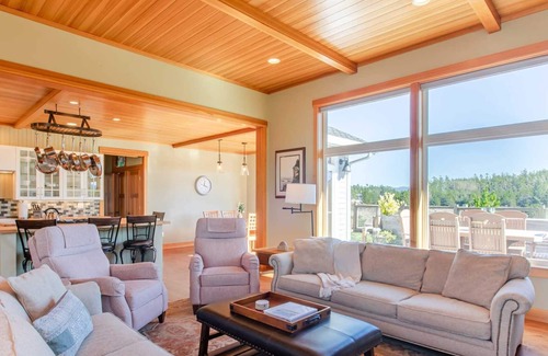 Oregon Coast House | Dog Friendly, Beautiful home on large fenced property. Ping Pong table with Basketball Game!