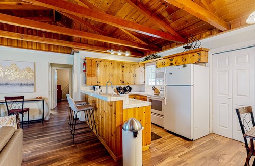 South Lake Tahoe Cabin | Dog-friendly cabin with private hot tub, fireplace, grill, patio, streaming