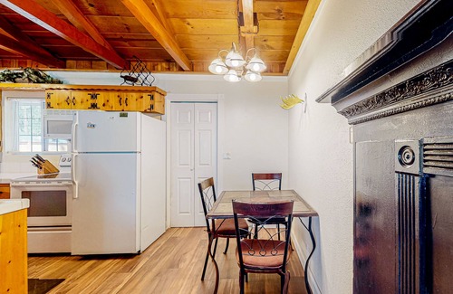 South Lake Tahoe Cabin | Dog-friendly cabin with private hot tub, fireplace, grill, patio, streaming