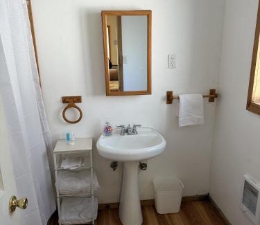 Cobb House | Dog-Friendly Cabin 2 Mi to Trails cabin