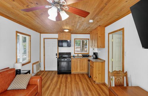 Cobb House | Dog-Friendly Cabin 2 Mi to Trails cabin