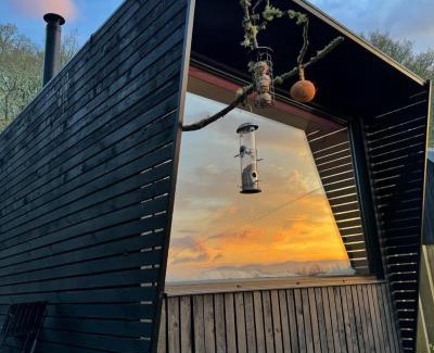 Doune House | Dog friendly cabin & hot tub and Cairngorm views