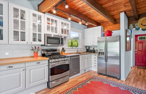 Harwich Port Cottage | Dog-Friendly Cape Cottage Near Beach & Towns