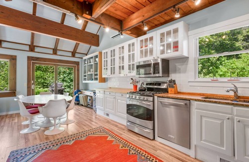 Harwich Port Cottage | Dog-Friendly Cape Cottage Near Beach & Towns